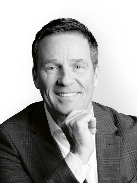 Oliver Pfeil CEO, JDU Consulting ’s Business Services